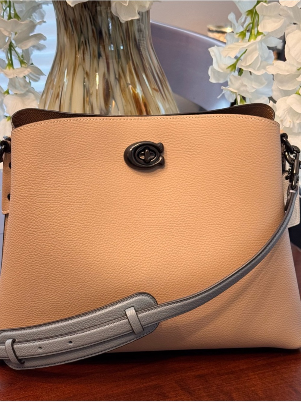 Gorgeous Coach Willow Pebbled Leather Taupe/Gray Like New Shoulder/Crossbody Bag